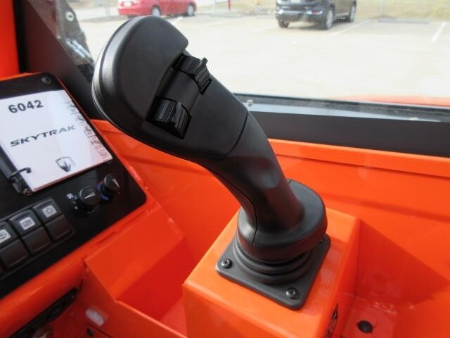 2025 SkyTrak 6042