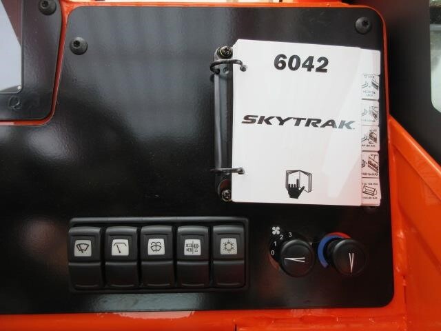 2025 SkyTrak 6042