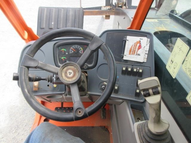 2018 JLG 943