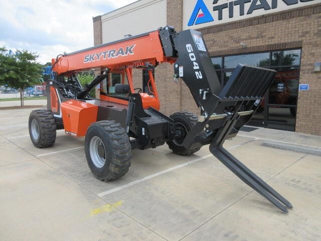 2025 SkyTrak 6042