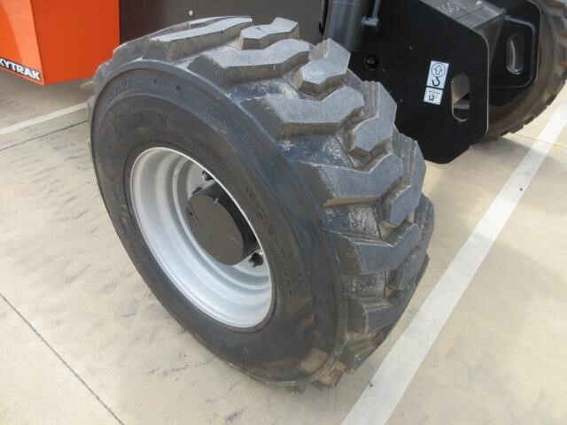 2025 SkyTrak 6042