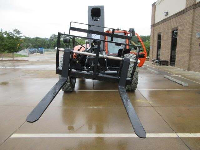 2025 JLG 943