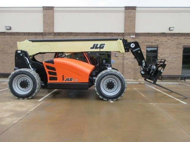 2025 JLG 943