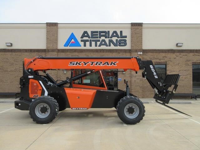 2025 SkyTrak 6042