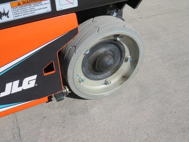 2025 JLG ES1932