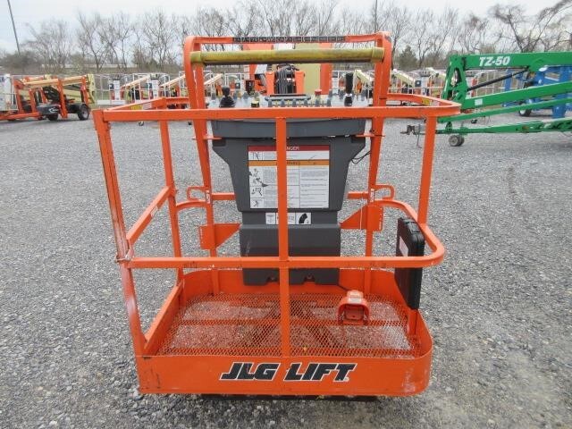 2017 JLG E300AJP