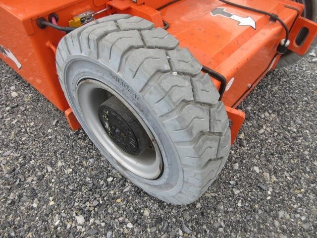 2017 JLG E300AJP