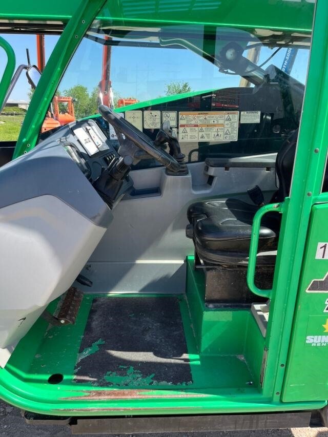 2018 JLG 742
