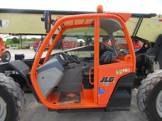 2018 JLG 943