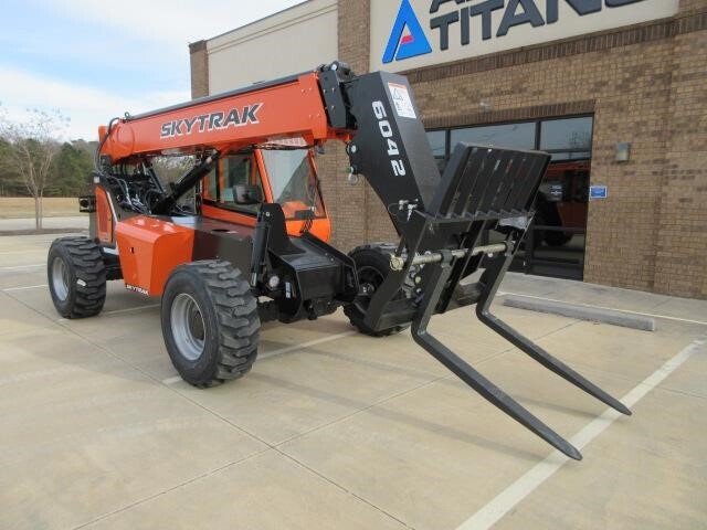 2025 SkyTrak 6042