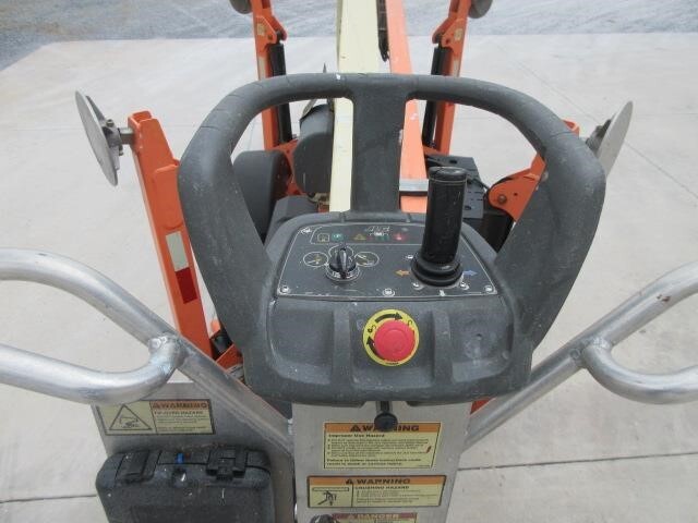 2018 JLG T350