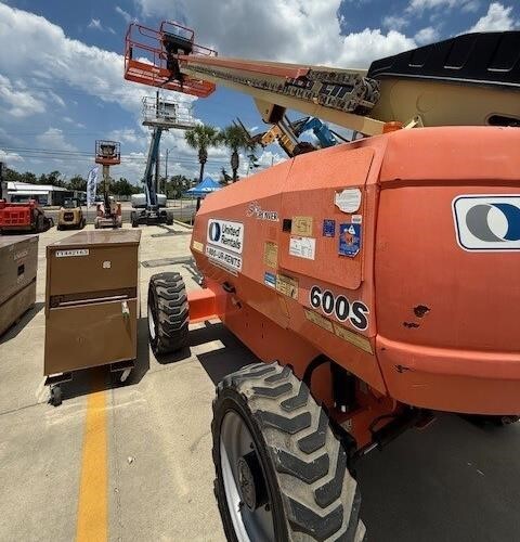 2017 JLG 600S