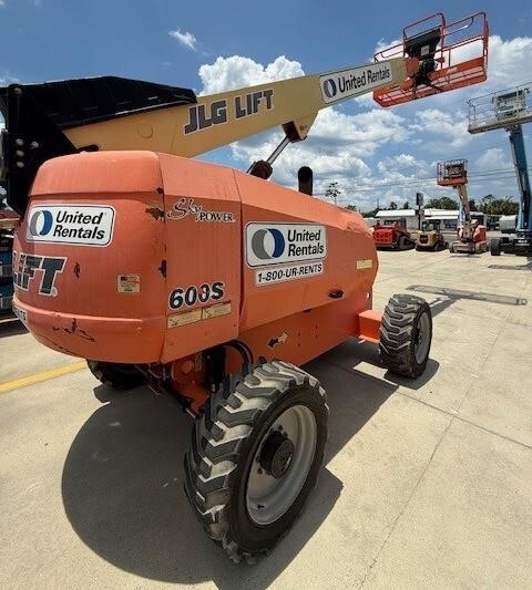 2017 JLG 600S
