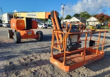 2017 JLG 800AJ