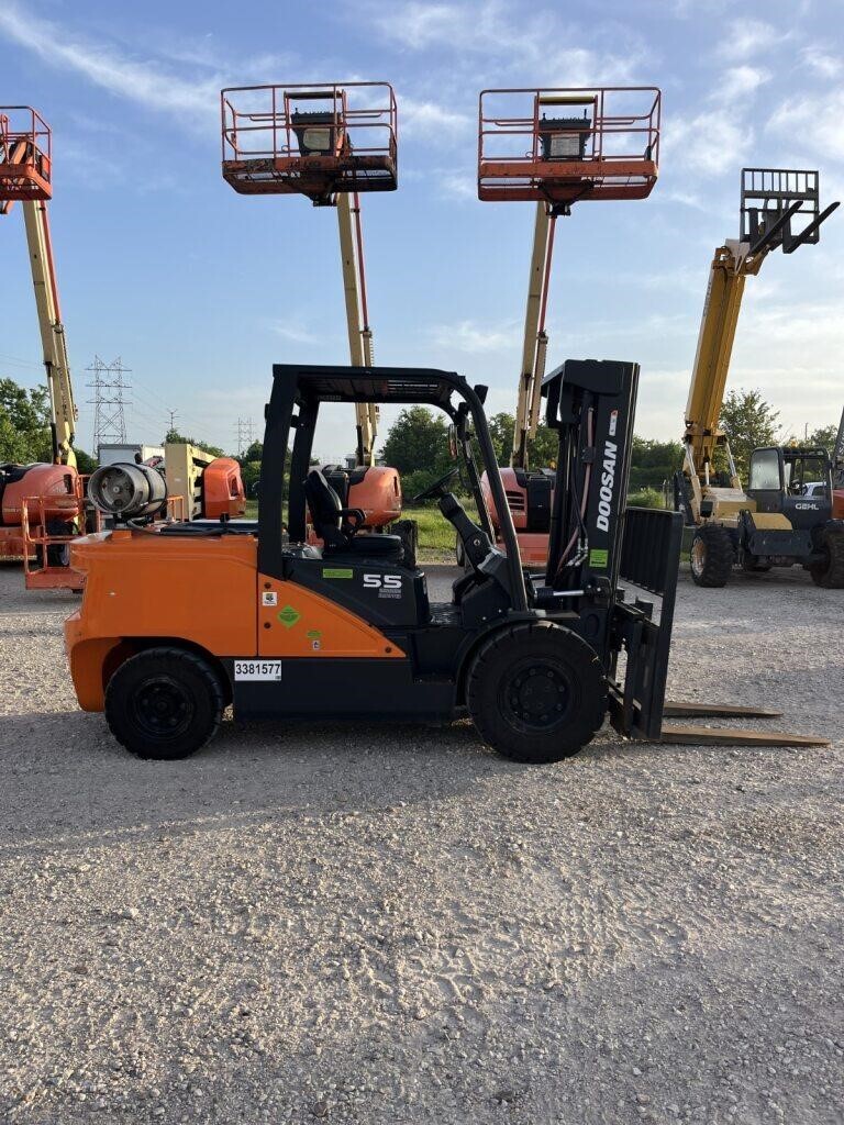 2022 Doosan G55C-7