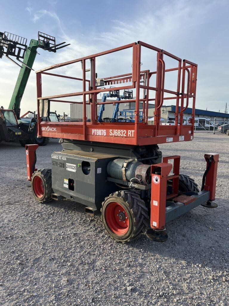 2018 Skyjack SJ-6832RT