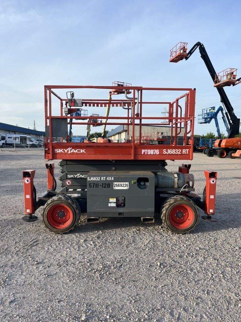 2018 Skyjack SJ-6832RT