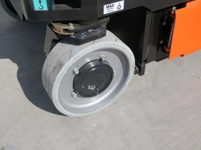 2025 JLG 3246