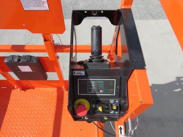 2025 JLG 3246