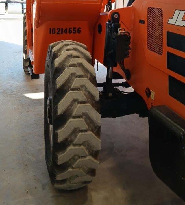 2017 SkyTrak 8042