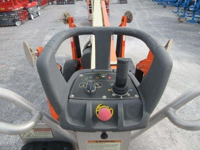 2022 JLG T350