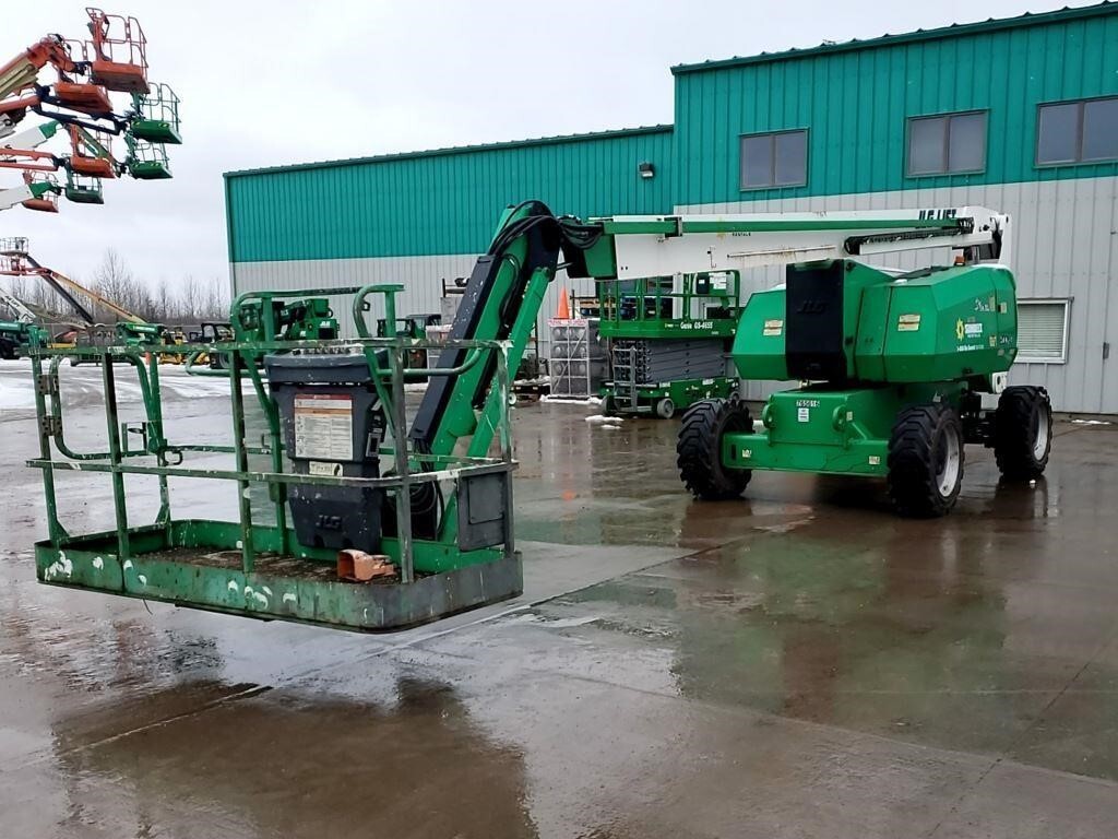 2015 JLG 800AJ