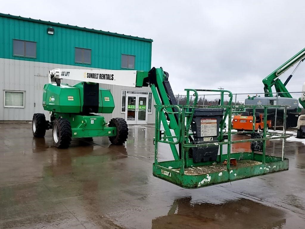 2015 JLG 800AJ