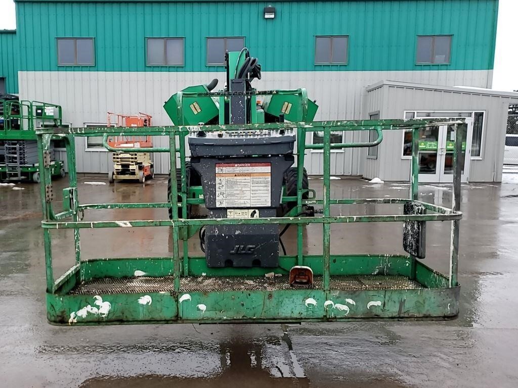 2015 JLG 800AJ