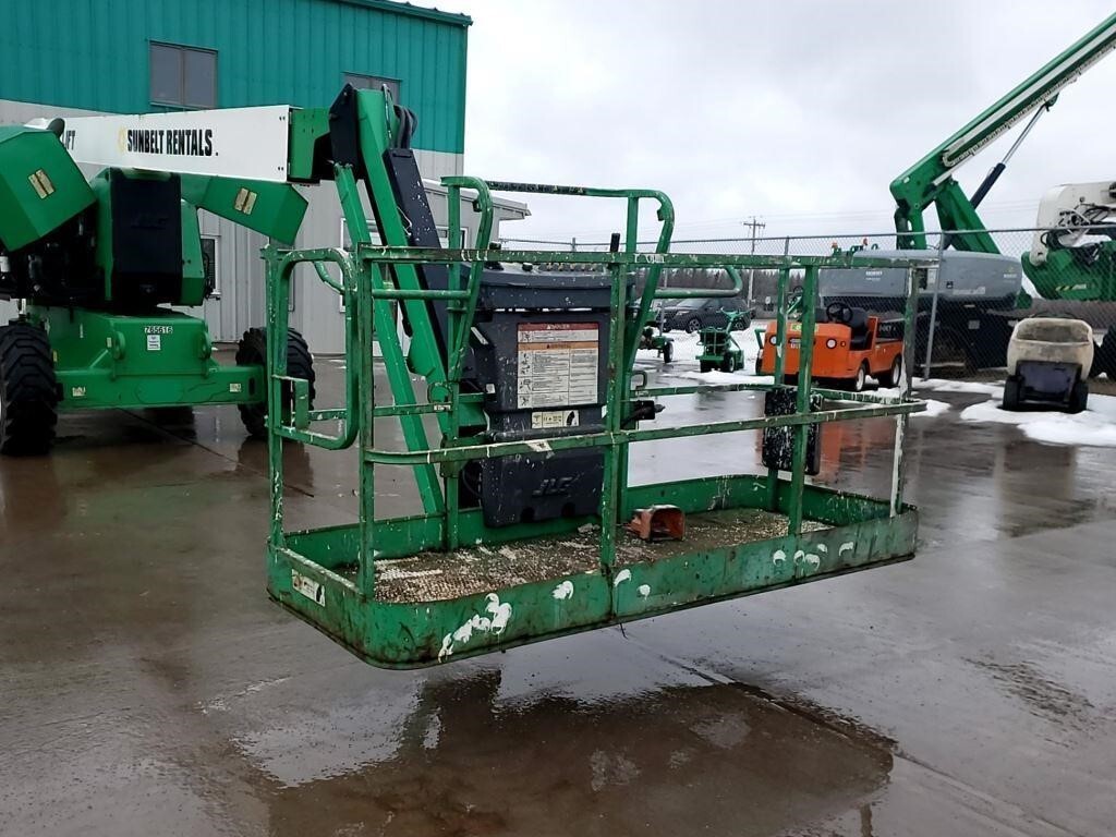 2015 JLG 800AJ
