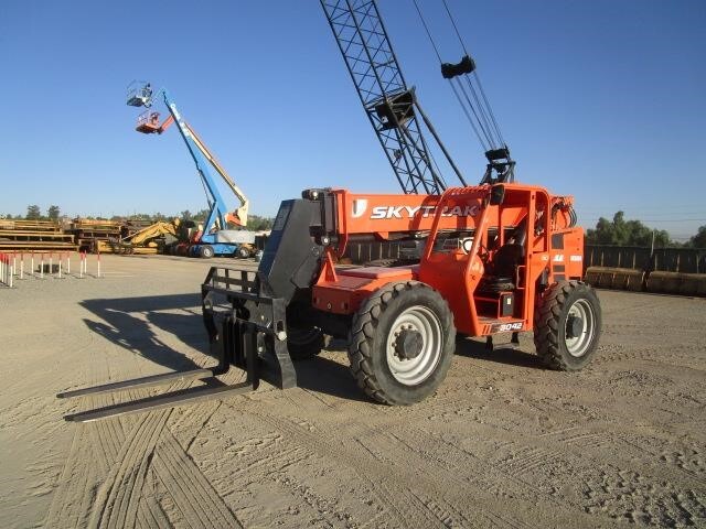 2019 SkyTrak 8042