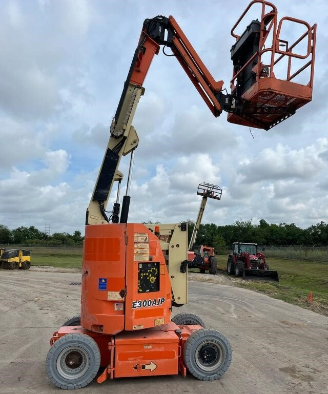 2017 JLG E300AJP Picture 5 2017 JLG E300AJP-5