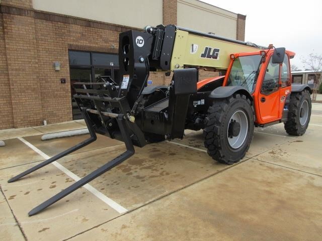 2025 JLG 1055