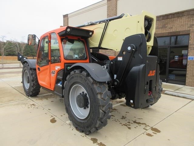 2025 JLG 1055
