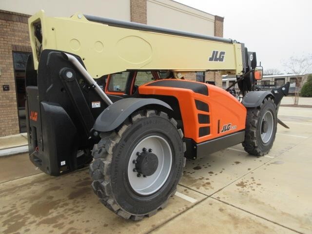 2025 JLG 1055