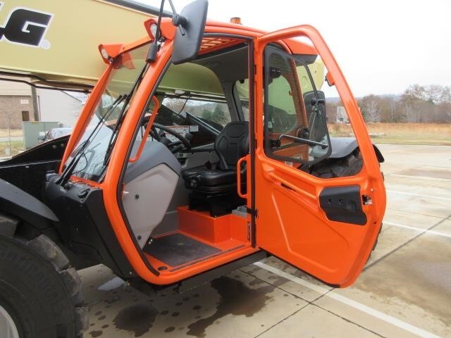 2025 JLG 1055