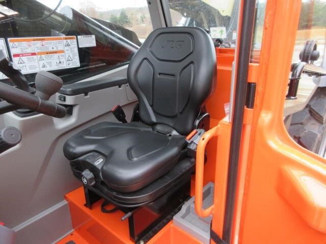 2025 JLG 1055