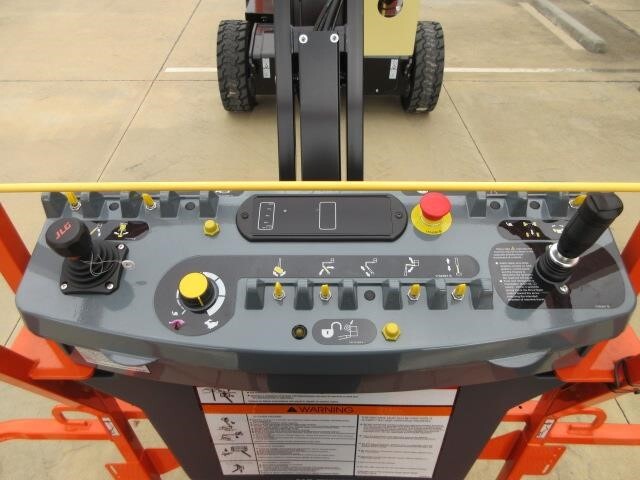 2025 JLG E450AJ
