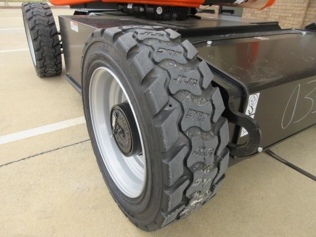 2025 JLG E450AJ