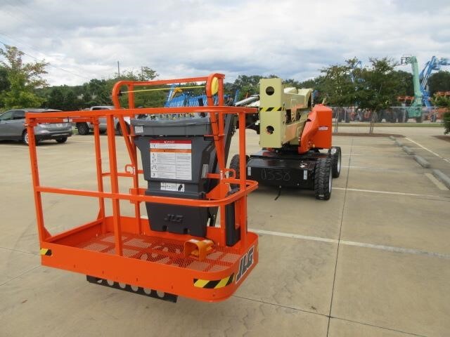 2025 JLG E450AJ