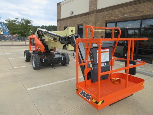 2025 JLG E450AJ