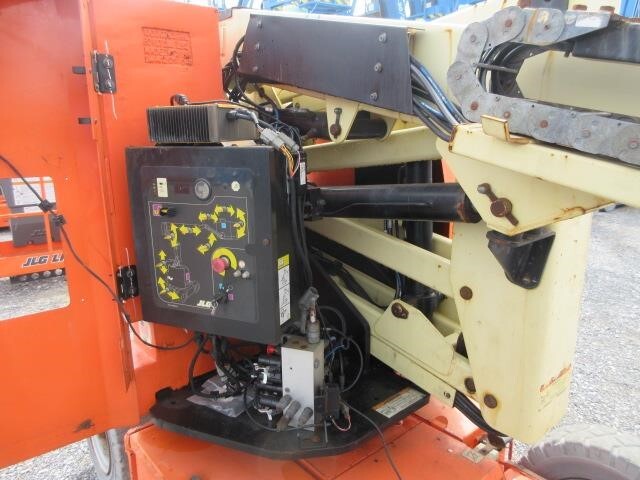 2015 JLG E300AJP