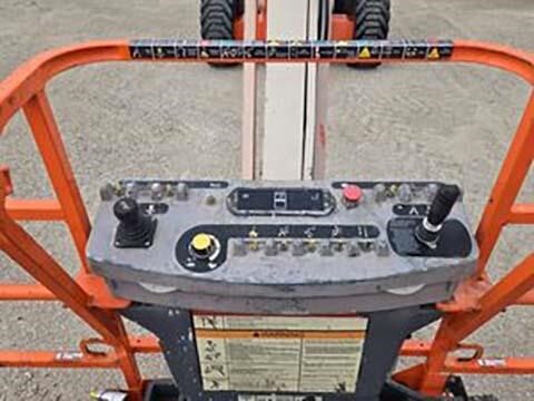 2013 JLG 800AJ