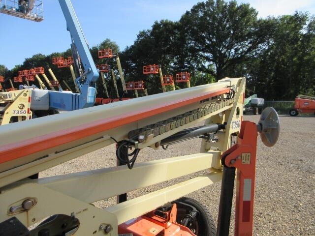2018 JLG T350