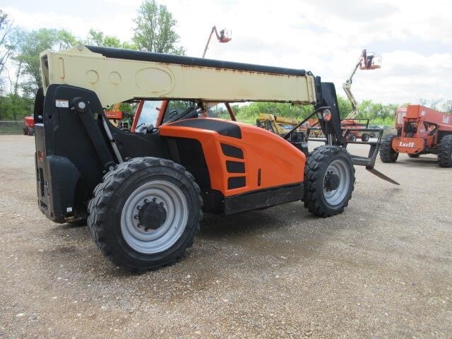2018 JLG 943