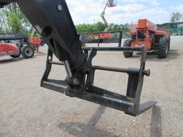 2018 JLG 943
