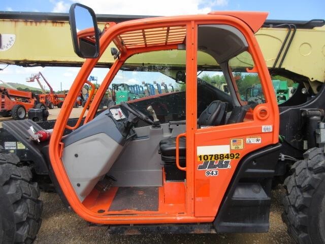 2018 JLG 943