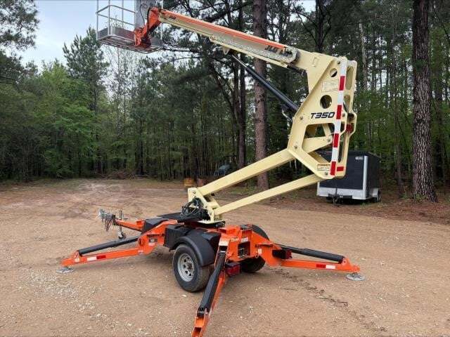 2022 JLG T350-8