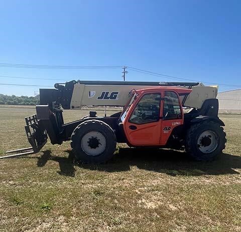 2019 JLG 1055