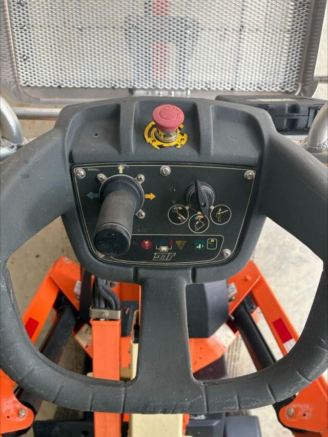2022 JLG T350-7