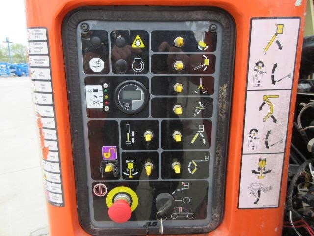2017 JLG E400AJPN-18